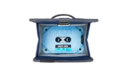 YETI Daytrip Lunch Bag -Le Creu Grill Shop 190303 Subway Daytrip Website Assets Studio Daytrip Overhead Open Ice Pack Navy 1680x1024 1