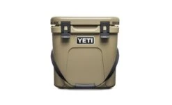 YETI Roadie 24 -Le Creu Grill Shop 200259 Roadie 24 Campaign Website Assets DesertTan Front Handle Down 1680x1204 1