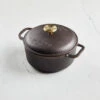 Smithey Ironware 3.5 Qt. Dutch Oven -Le Creu Grill Shop 3.5dutchtopangle2 720x aaaf1676 4dc1 42b5 8d3b ff284072d64f