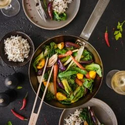 De Buyer MINERAL B Carbon Steel Wok -Le Creu Grill Shop 5618.24 ambiance 2