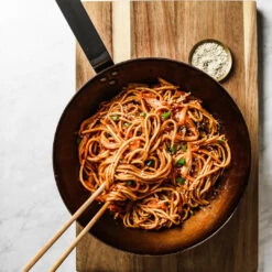 De Buyer MINERAL B Carbon Steel Wok -Le Creu Grill Shop 5618 ambiance 3