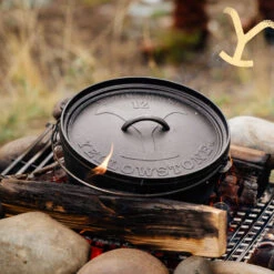 Lodge Yellowstone™ 12 Inch / 8 Quart Seasoned Cast Iron Deep Camp Dutch Oven -Le Creu Grill Shop 800X800 L12DCOYW 4
