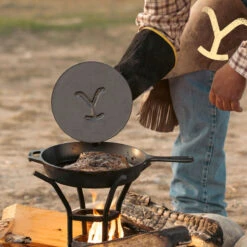 Lodge Yellowstone™ 8 Inch Round Seasoned Cast Iron “Power Y” Grill Press -Le Creu Grill Shop 800X800 L8RFIP 3