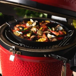Kamado Joe KARBON STEEL™ Paella Pan -Le Creu Grill Shop KJ15124722 05 Lifestyle