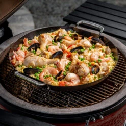 Kamado Joe KARBON STEEL™ Paella Pan -Le Creu Grill Shop KJ15124722 06 FoodAngled