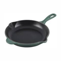 Le Creuset Traditional Skillet - 9" 17 Le Creuset Traditional Skillet - 9" -Le Creu Grill Shop L2024 23795