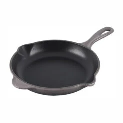 Le Creuset Traditional Skillet - 9" 20 Le Creuset Traditional Skillet - 9" -Le Creu Grill Shop L2024 237F