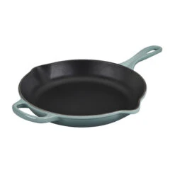 Le Creuset Signature Skillet - 10 1/4" 24 Le Creuset Signature Skillet - 10 1/4" -Le Creu Grill Shop RS10345 LS2024 26717 LPR