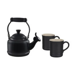 Le Creuset Demi Kettle And Mugs Set -Le Creu Grill Shop RS12993 DEMIKETTLEMUGS LICORICE LPR