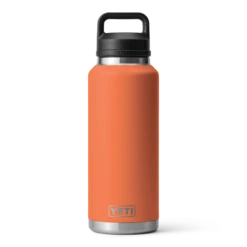 YETI Rambler 46 Oz Bottle With Chug Cap -Le Creu Grill Shop W site studio 1H23 Drinkware Rambler 46oz Bottle High Desert Clay Front 4078 Primary B 2400x2400 11e03098 c62c 44de 85ee 7e480c8f1a05