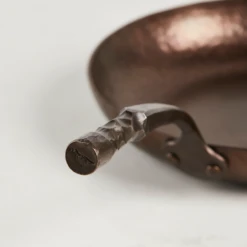 Smithey Ironware Deep Farmhouse Skillet -Le Creu Grill Shop a 1 38 540x f8fef8b2 898a 45a2 b368 739b1030f239